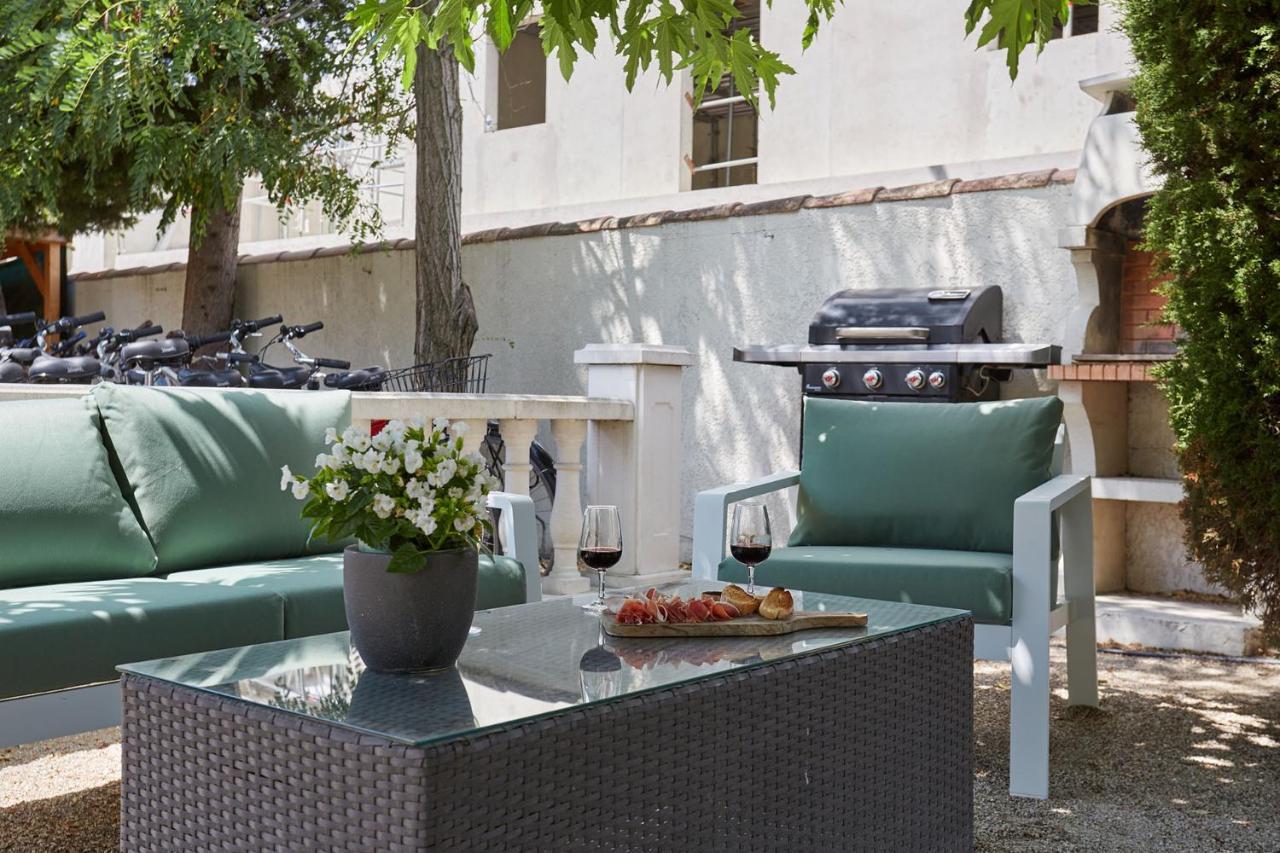 Logis Hotel Le Rodin Arles Exterior photo